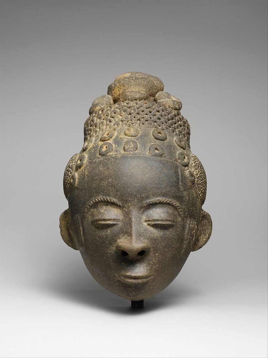 Nsodie (memorial head) of a queen mother, Akan artist, Terracotta, Akan