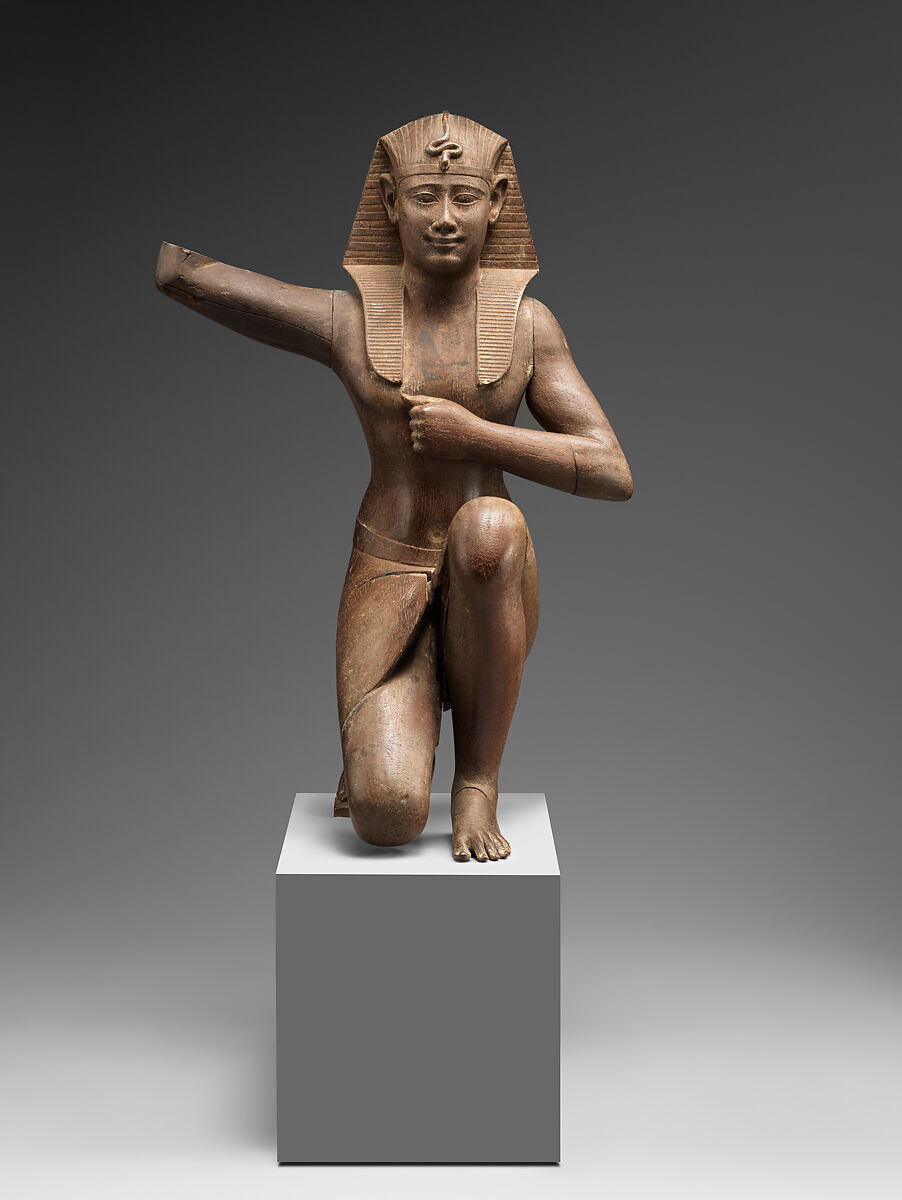 Statuette of an ancestral king, Wood, formerly clad with lead sheet